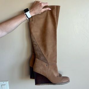 Ugg knee high boot. Good condition